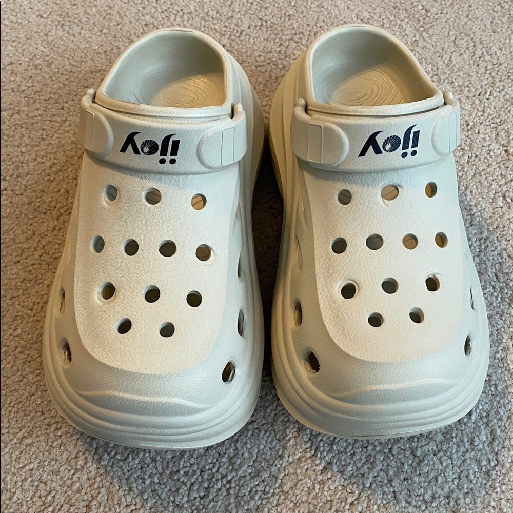 ijoy from TikTok new without tags shoes color is ecru, cream or lite tan size 6.